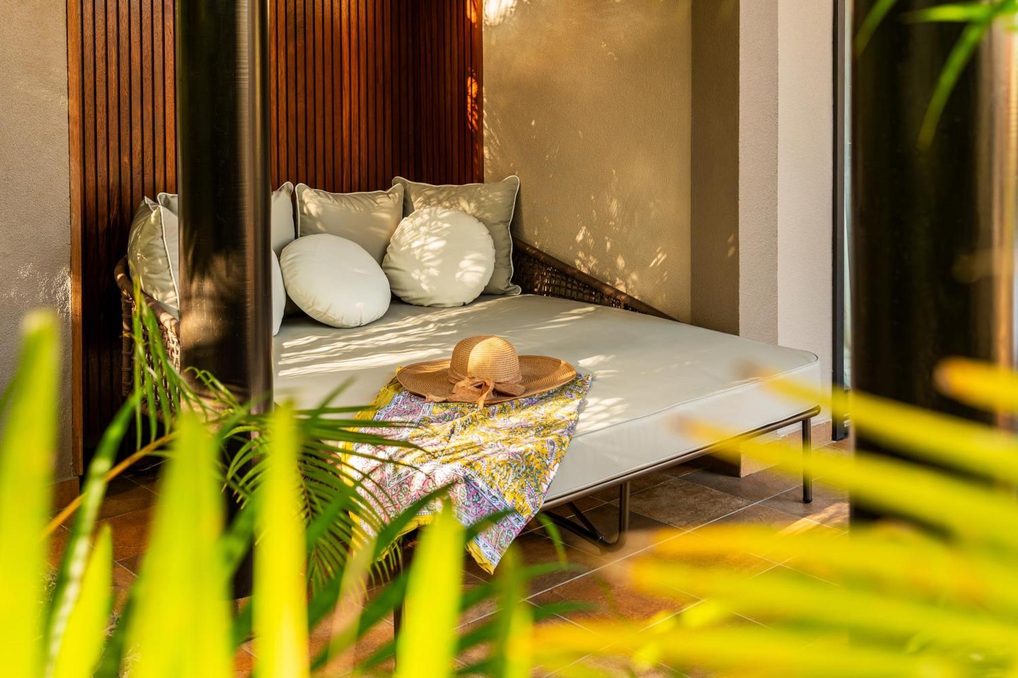 Palm Hotel & Spa Petite-Ile Exterior photo